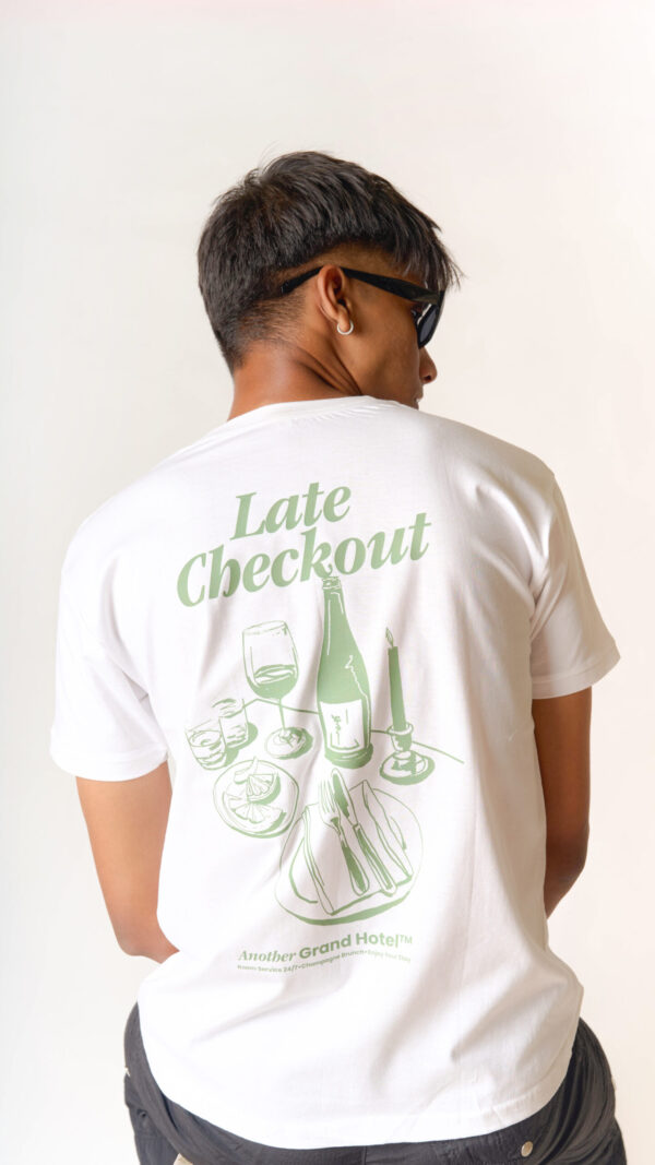 LATE CHECKOUT - Image 3